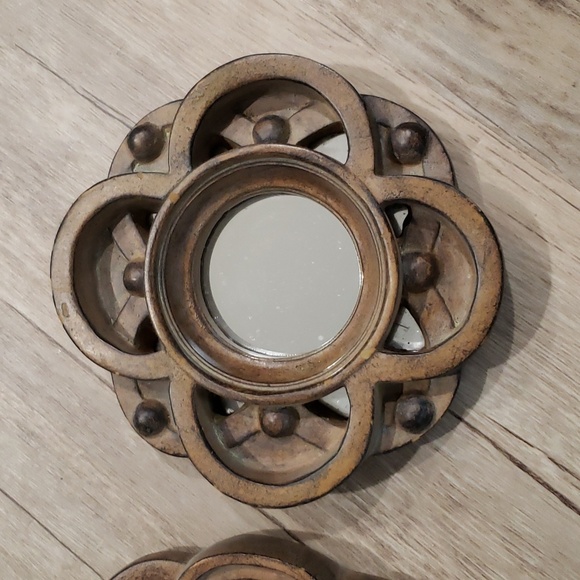 2 Vintage 6" wall decor mirrors. - Picture 2 of 7